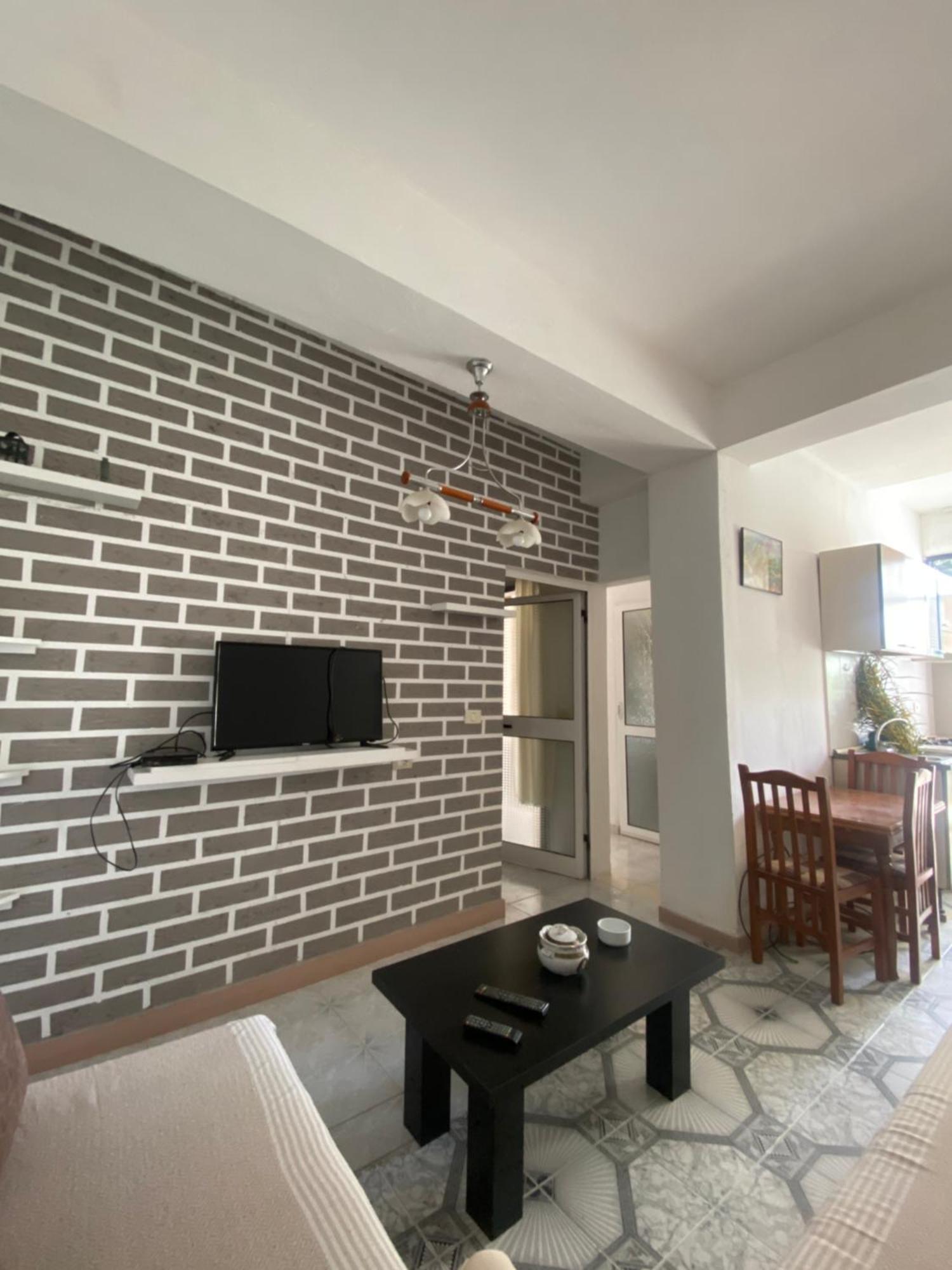 Lovely 2-Bedroom With Greenery View Durrës 外观 照片